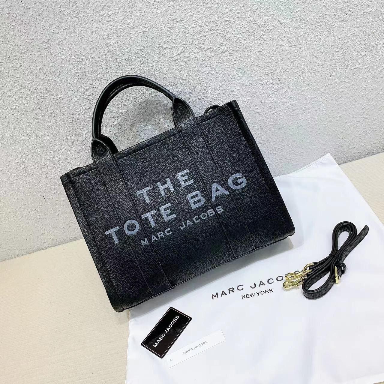 Marc Jacobs Medium The Tote Bag With OG Box & Dust Bag