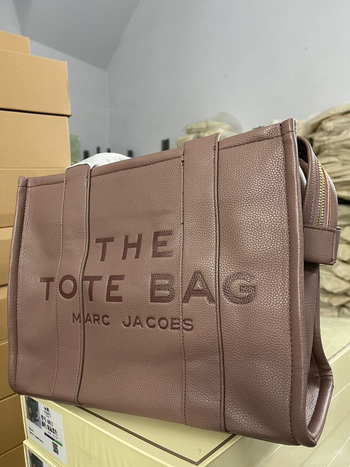 Marc Jacobs Medium The Tote Bag With OG Box & Dust Bag