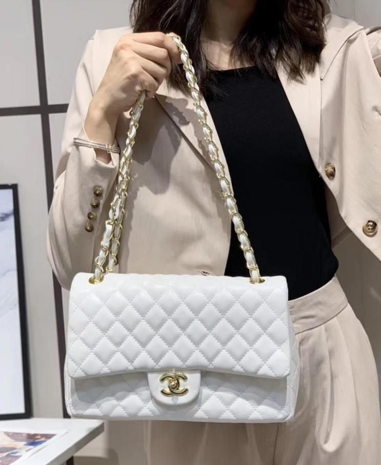 CHANEL JUMBO BAG