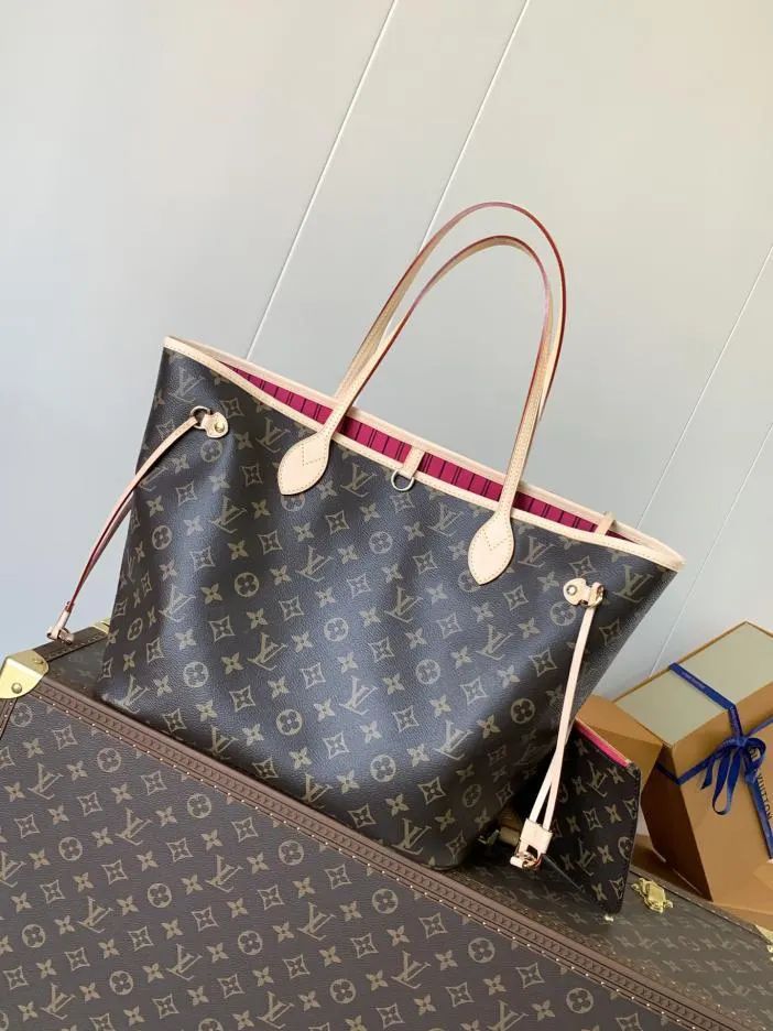 *LOUIS VUITTON  NEVERFULL TOTE BAG *