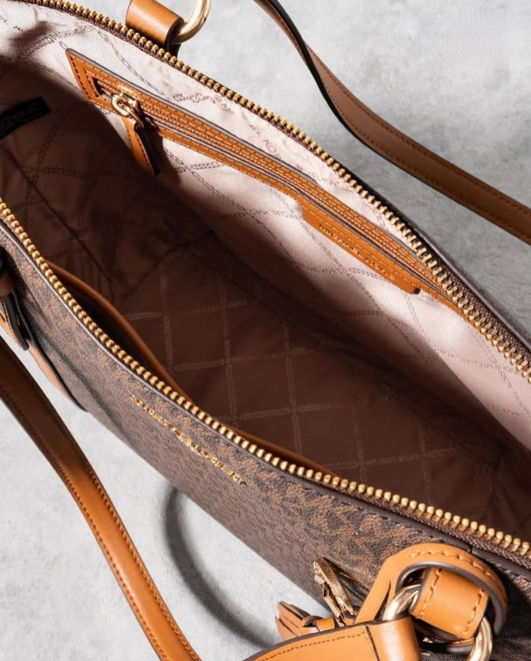 MICHAEL KORS SULLIVAN TOTE BAGS