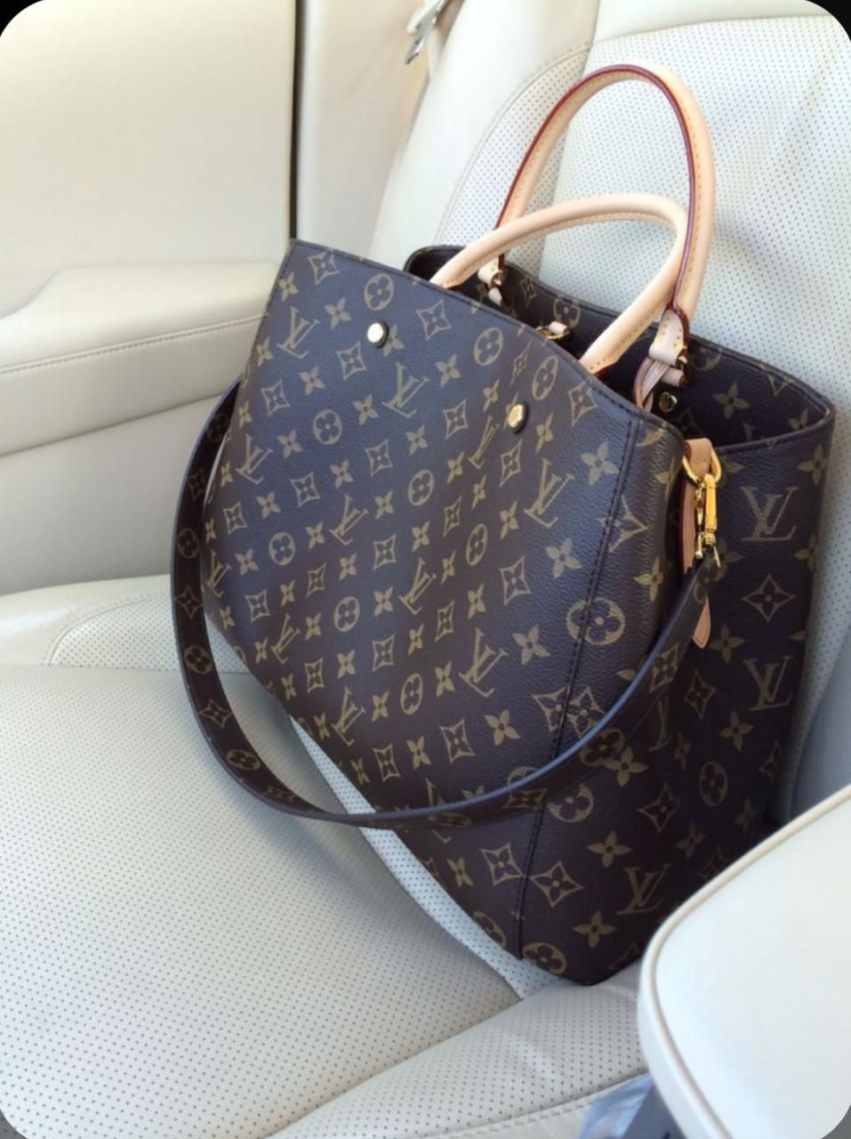 LOUIS VUITTON MONTAIGNE